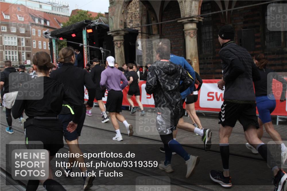 05.10.2025 - 20. swb-Marathon Bremen Yannick Fuchs http://msf.ph/oto/9319359 05.10.2025 11:35:58 Ziel  meine-sportfotos.de