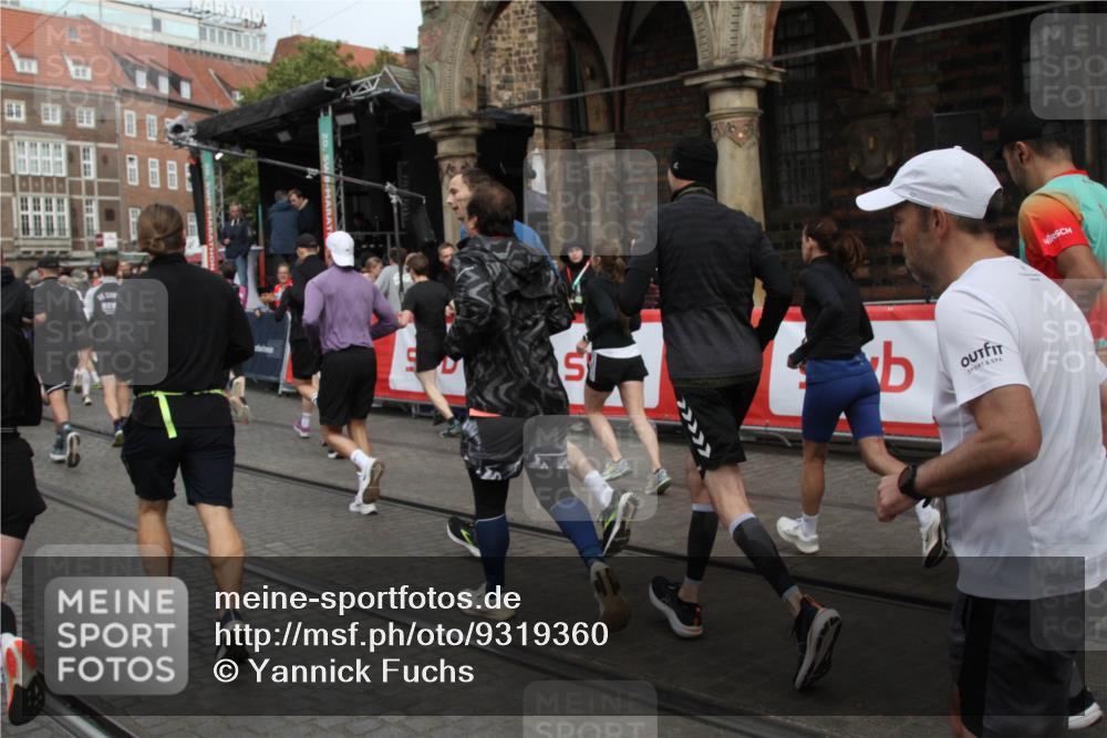 05.10.2025 - 20. swb-Marathon Bremen Yannick Fuchs http://msf.ph/oto/9319360 05.10.2025 11:35:58 Ziel  meine-sportfotos.de