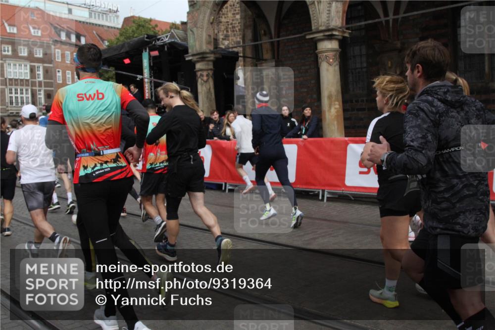 05.10.2025 - 20. swb-Marathon Bremen Yannick Fuchs http://msf.ph/oto/9319364 05.10.2025 11:36:00 Ziel  meine-sportfotos.de