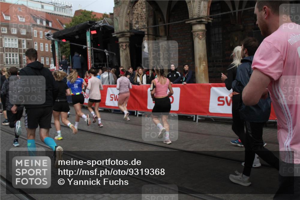 05.10.2025 - 20. swb-Marathon Bremen Yannick Fuchs http://msf.ph/oto/9319368 05.10.2025 11:36:01 Ziel  meine-sportfotos.de