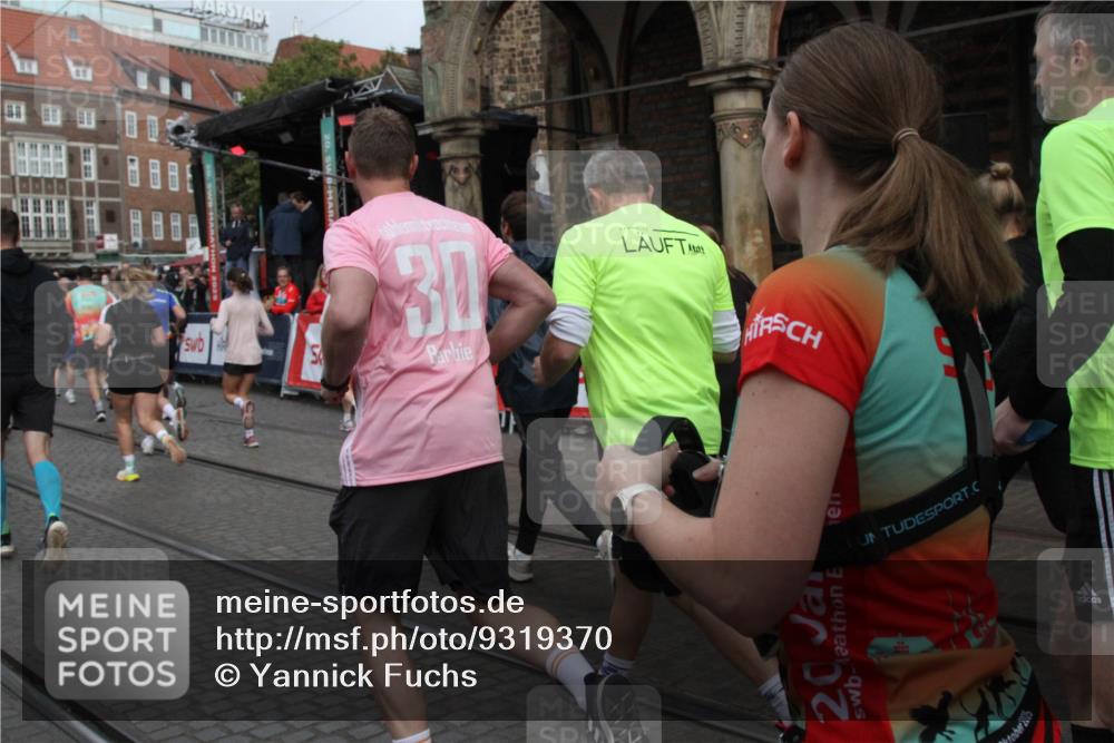 05.10.2025 - 20. swb-Marathon Bremen Yannick Fuchs http://msf.ph/oto/9319370 05.10.2025 11:36:02 Ziel  meine-sportfotos.de
