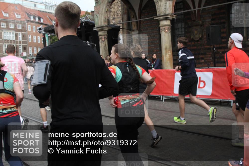05.10.2025 - 20. swb-Marathon Bremen Yannick Fuchs http://msf.ph/oto/9319372 05.10.2025 11:36:03 Ziel  meine-sportfotos.de