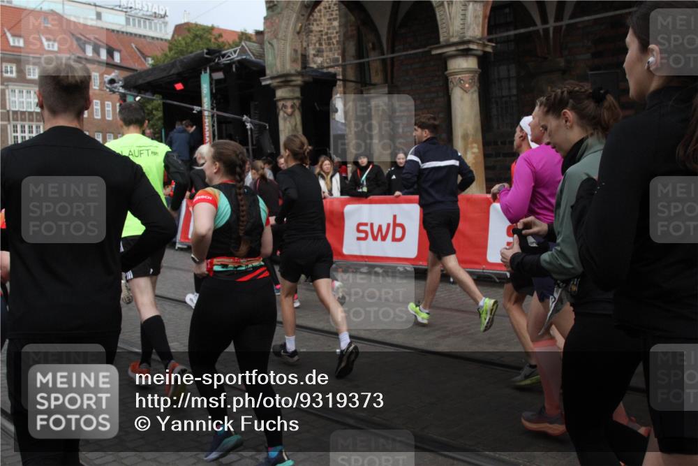 05.10.2025 - 20. swb-Marathon Bremen Yannick Fuchs http://msf.ph/oto/9319373 05.10.2025 11:36:04 Ziel  meine-sportfotos.de