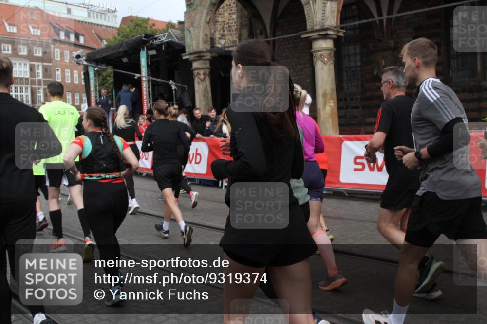 05.10.2025 - 20. swb-Marathon Bremen Yannick Fuchs http://msf.ph/oto/9319374 05.10.2025 11:36:04 Ziel  meine-sportfotos.de