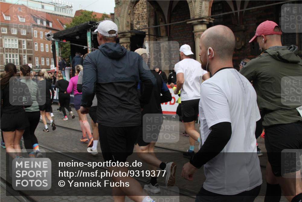 05.10.2025 - 20. swb-Marathon Bremen Yannick Fuchs http://msf.ph/oto/9319377 05.10.2025 11:36:05 Ziel  meine-sportfotos.de