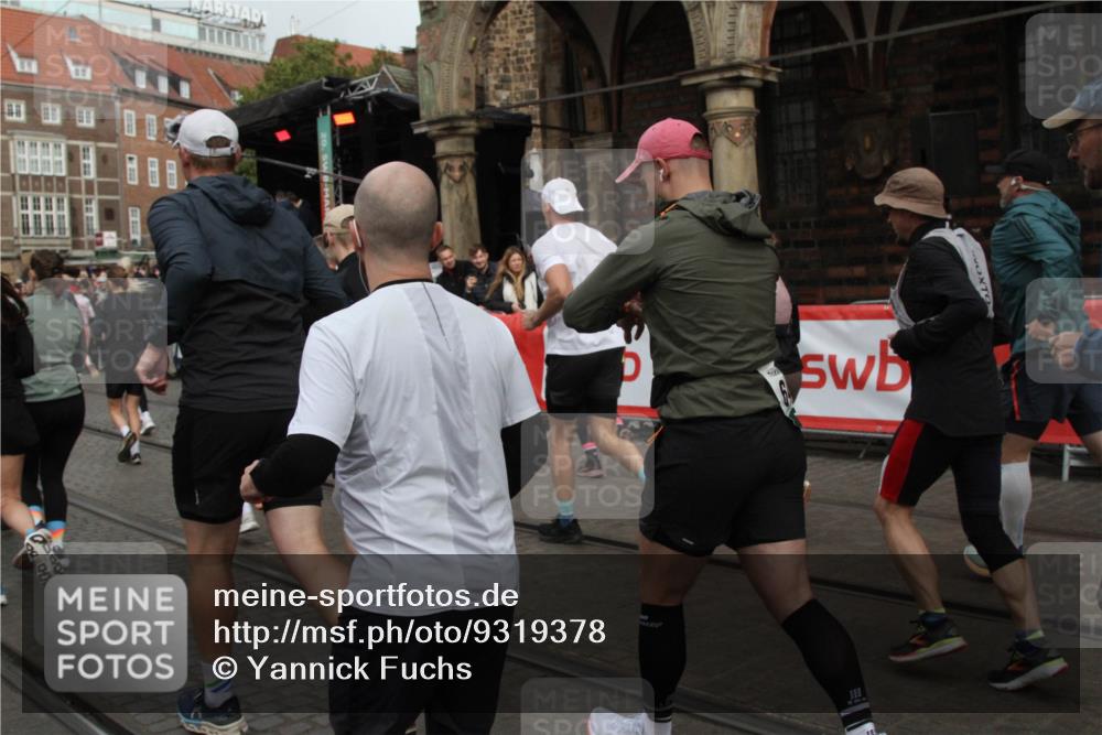 05.10.2025 - 20. swb-Marathon Bremen Yannick Fuchs http://msf.ph/oto/9319378 05.10.2025 11:36:05 Ziel  meine-sportfotos.de
