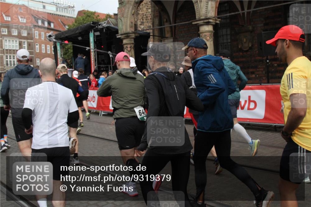 05.10.2025 - 20. swb-Marathon Bremen Yannick Fuchs http://msf.ph/oto/9319379 05.10.2025 11:36:06 Ziel  meine-sportfotos.de