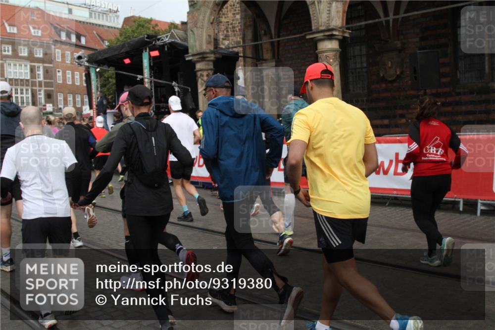 05.10.2025 - 20. swb-Marathon Bremen Yannick Fuchs http://msf.ph/oto/9319380 05.10.2025 11:36:06 Ziel  meine-sportfotos.de