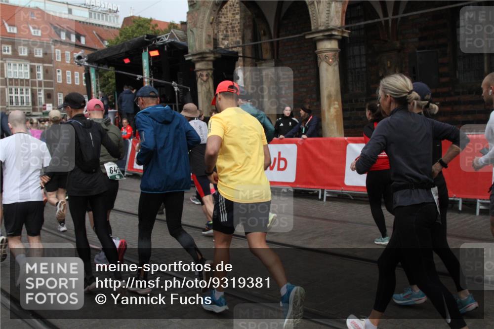 05.10.2025 - 20. swb-Marathon Bremen Yannick Fuchs http://msf.ph/oto/9319381 05.10.2025 11:36:06 Ziel  meine-sportfotos.de