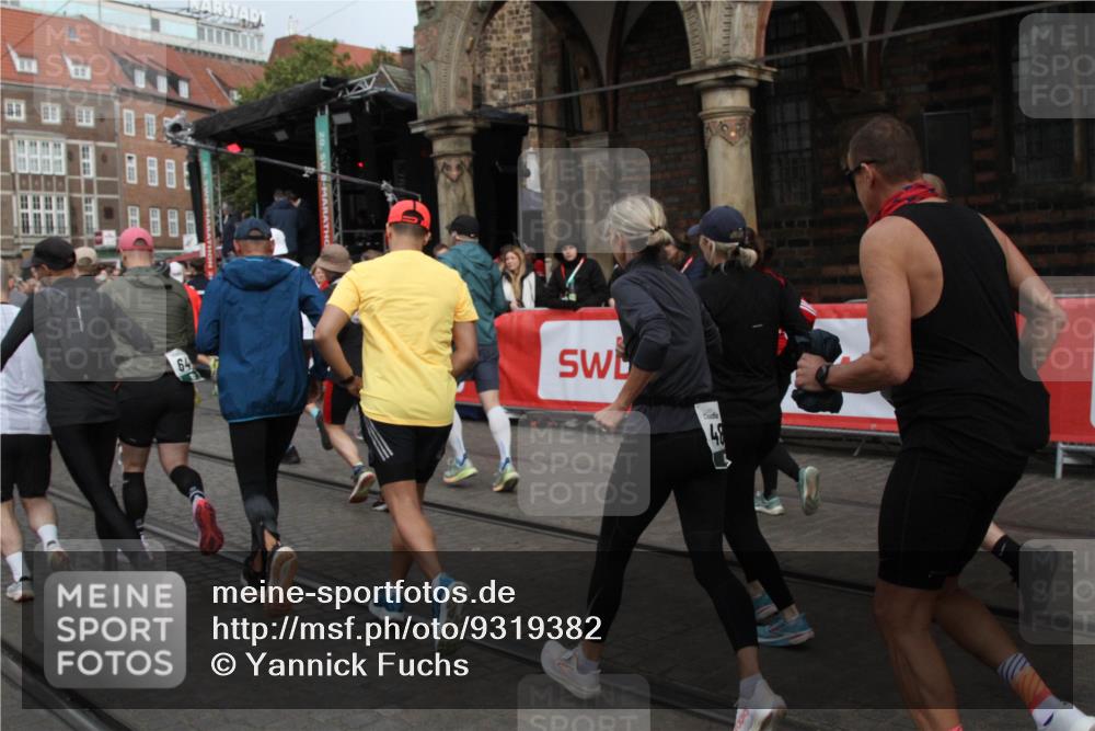 05.10.2025 - 20. swb-Marathon Bremen Yannick Fuchs http://msf.ph/oto/9319382 05.10.2025 11:36:07 Ziel  meine-sportfotos.de