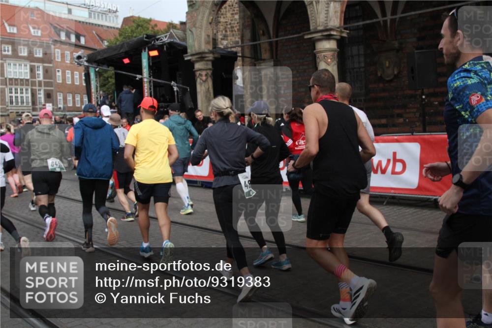 05.10.2025 - 20. swb-Marathon Bremen Yannick Fuchs http://msf.ph/oto/9319383 05.10.2025 11:36:07 Ziel  meine-sportfotos.de
