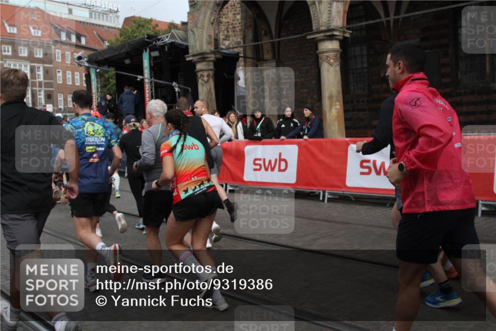 05.10.2025 - 20. swb-Marathon Bremen Yannick Fuchs http://msf.ph/oto/9319386 05.10.2025 11:36:08 Ziel  meine-sportfotos.de