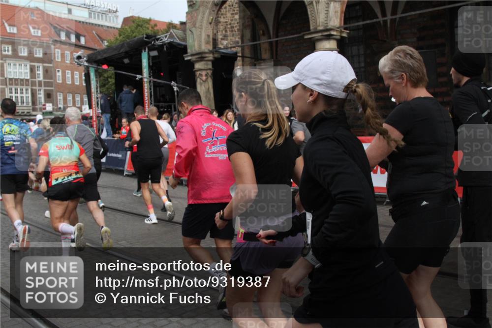05.10.2025 - 20. swb-Marathon Bremen Yannick Fuchs http://msf.ph/oto/9319387 05.10.2025 11:36:09 Ziel  meine-sportfotos.de