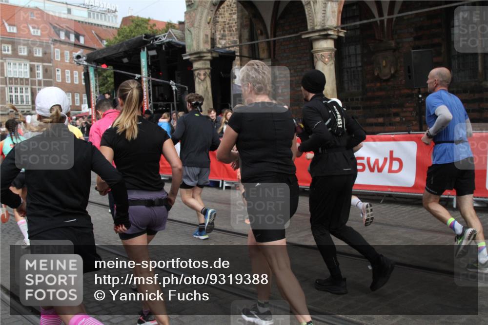 05.10.2025 - 20. swb-Marathon Bremen Yannick Fuchs http://msf.ph/oto/9319388 05.10.2025 11:36:09 Ziel  meine-sportfotos.de