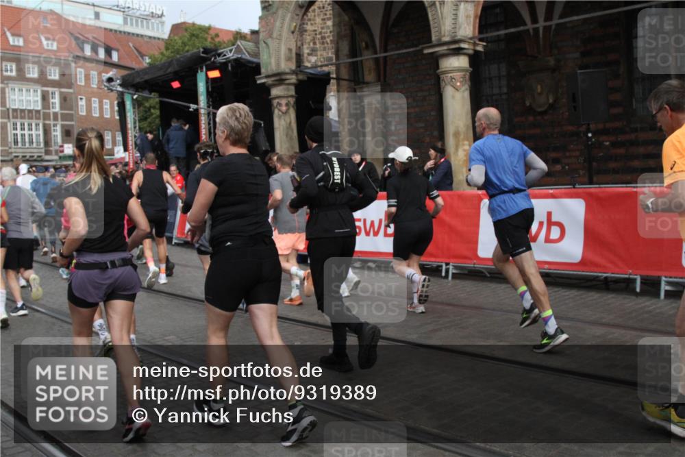 05.10.2025 - 20. swb-Marathon Bremen Yannick Fuchs http://msf.ph/oto/9319389 05.10.2025 11:36:10 Ziel  meine-sportfotos.de