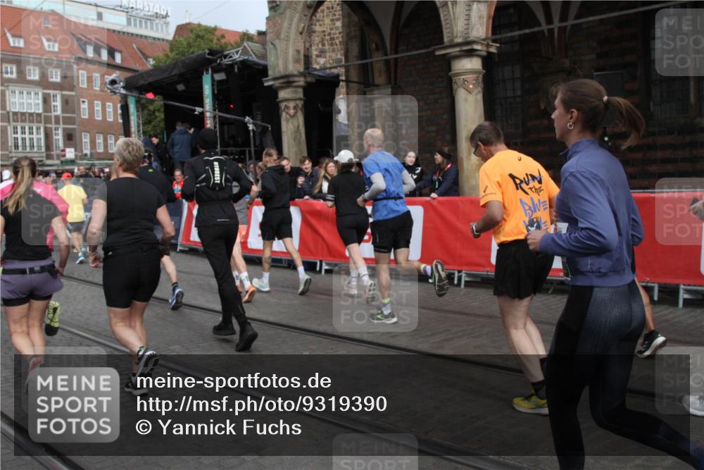 05.10.2025 - 20. swb-Marathon Bremen Yannick Fuchs http://msf.ph/oto/9319390 05.10.2025 11:36:10 Ziel  meine-sportfotos.de