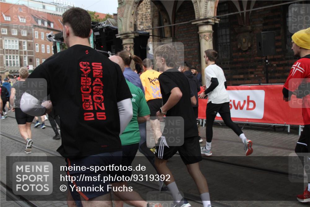 05.10.2025 - 20. swb-Marathon Bremen Yannick Fuchs http://msf.ph/oto/9319392 05.10.2025 11:36:11 Ziel  meine-sportfotos.de