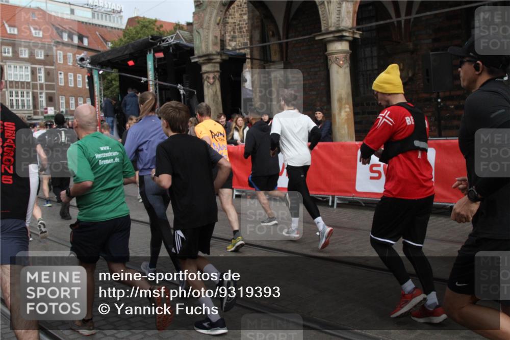05.10.2025 - 20. swb-Marathon Bremen Yannick Fuchs http://msf.ph/oto/9319393 05.10.2025 11:36:11 Ziel  meine-sportfotos.de