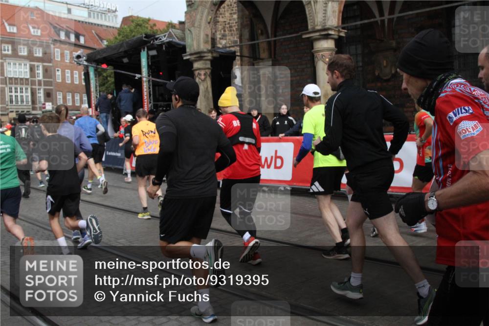 05.10.2025 - 20. swb-Marathon Bremen Yannick Fuchs http://msf.ph/oto/9319395 05.10.2025 11:36:12 Ziel  meine-sportfotos.de