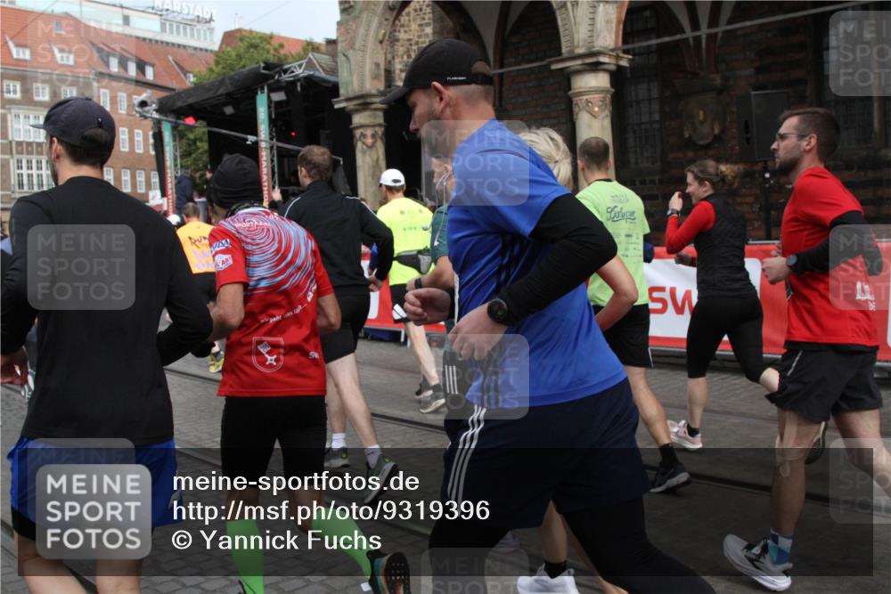 05.10.2025 - 20. swb-Marathon Bremen Yannick Fuchs http://msf.ph/oto/9319396 05.10.2025 11:36:13 Ziel  meine-sportfotos.de