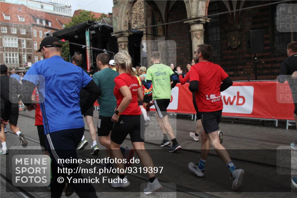 05.10.2025 - 20. swb-Marathon Bremen Yannick Fuchs http://msf.ph/oto/9319397 05.10.2025 11:36:13 Ziel  meine-sportfotos.de
