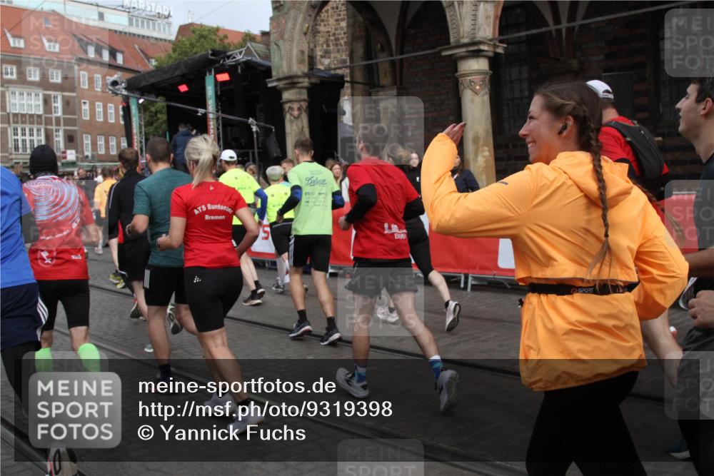 05.10.2025 - 20. swb-Marathon Bremen Yannick Fuchs http://msf.ph/oto/9319398 05.10.2025 11:36:13 Ziel  meine-sportfotos.de