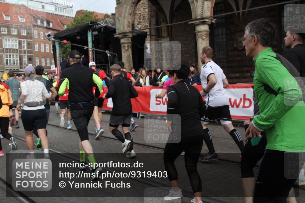 05.10.2025 - 20. swb-Marathon Bremen Yannick Fuchs http://msf.ph/oto/9319403 05.10.2025 11:36:15 Ziel  meine-sportfotos.de