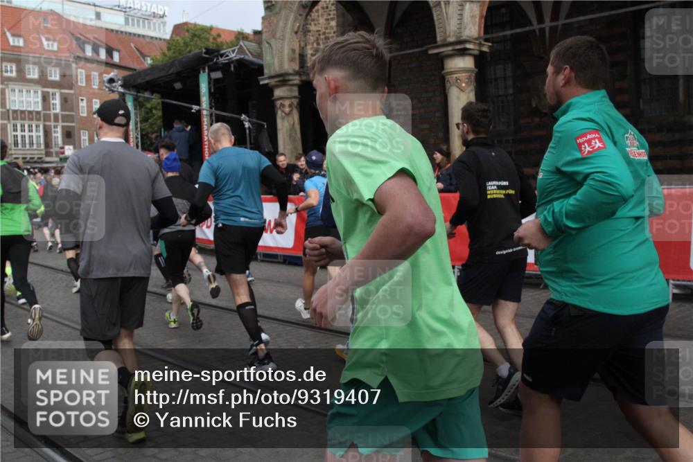 05.10.2025 - 20. swb-Marathon Bremen Yannick Fuchs http://msf.ph/oto/9319407 05.10.2025 11:36:17 Ziel  meine-sportfotos.de