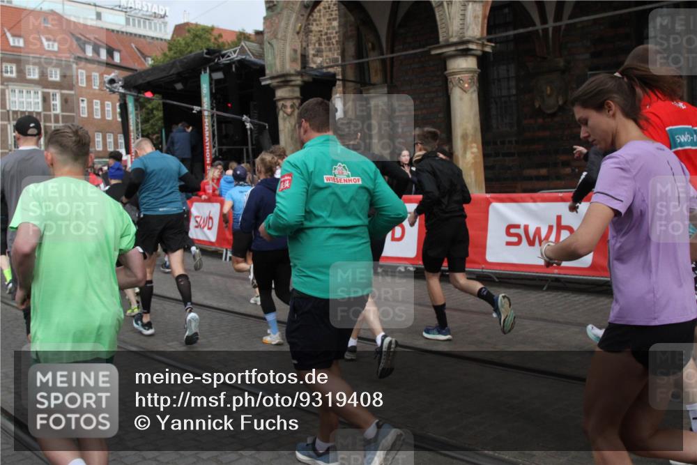 05.10.2025 - 20. swb-Marathon Bremen Yannick Fuchs http://msf.ph/oto/9319408 05.10.2025 11:36:18 Ziel  meine-sportfotos.de