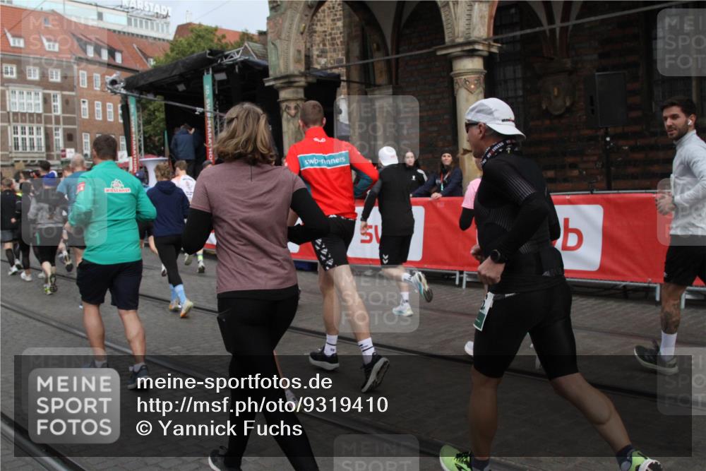 05.10.2025 - 20. swb-Marathon Bremen Yannick Fuchs http://msf.ph/oto/9319410 05.10.2025 11:36:18 Ziel  meine-sportfotos.de