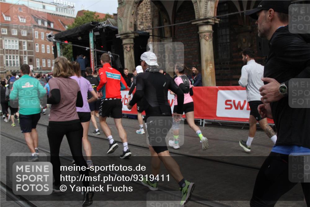 05.10.2025 - 20. swb-Marathon Bremen Yannick Fuchs http://msf.ph/oto/9319411 05.10.2025 11:36:19 Ziel  meine-sportfotos.de