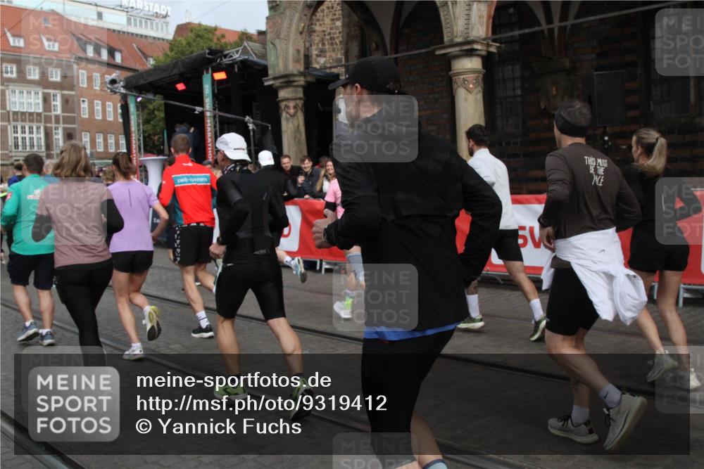 05.10.2025 - 20. swb-Marathon Bremen Yannick Fuchs http://msf.ph/oto/9319412 05.10.2025 11:36:19 Ziel  meine-sportfotos.de