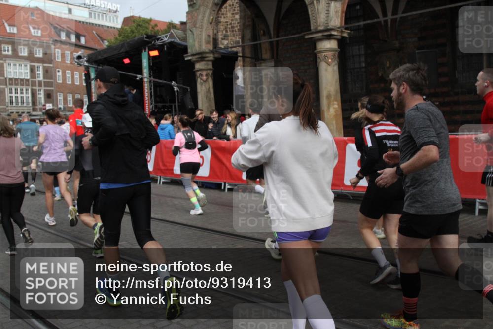 05.10.2025 - 20. swb-Marathon Bremen Yannick Fuchs http://msf.ph/oto/9319413 05.10.2025 11:36:20 Ziel  meine-sportfotos.de