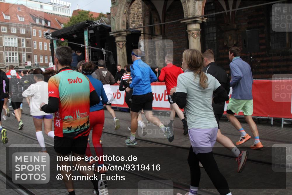05.10.2025 - 20. swb-Marathon Bremen Yannick Fuchs http://msf.ph/oto/9319416 05.10.2025 11:36:21 Ziel  meine-sportfotos.de