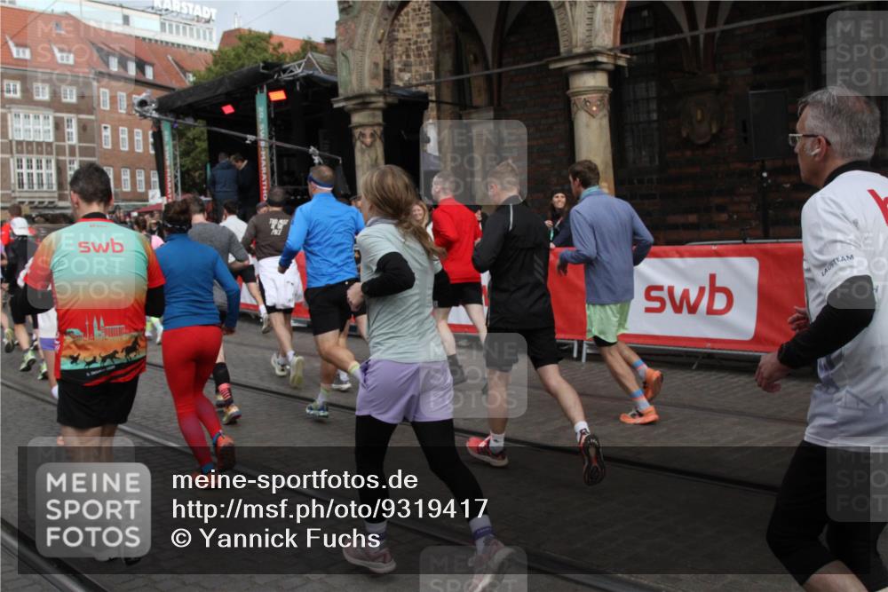 05.10.2025 - 20. swb-Marathon Bremen Yannick Fuchs http://msf.ph/oto/9319417 05.10.2025 11:36:21 Ziel  meine-sportfotos.de