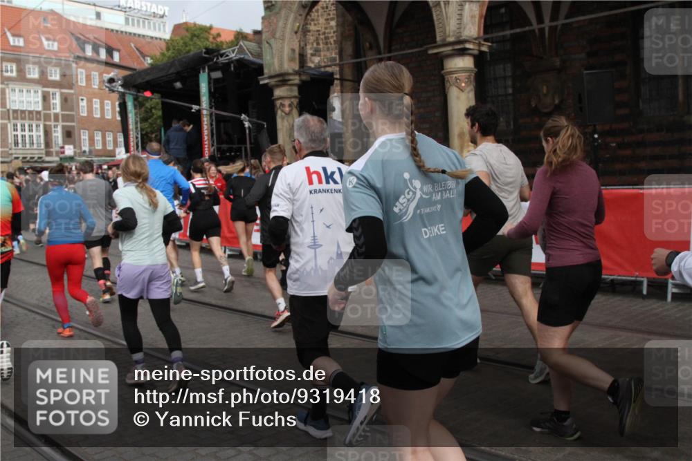 05.10.2025 - 20. swb-Marathon Bremen Yannick Fuchs http://msf.ph/oto/9319418 05.10.2025 11:36:22 Ziel  meine-sportfotos.de