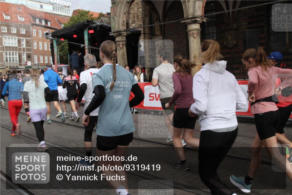 05.10.2025 - 20. swb-Marathon Bremen Yannick Fuchs http://msf.ph/oto/9319419 05.10.2025 11:36:22 Ziel  meine-sportfotos.de
