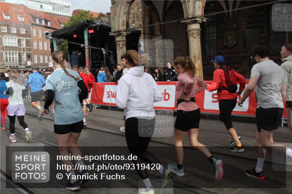 05.10.2025 - 20. swb-Marathon Bremen Yannick Fuchs http://msf.ph/oto/9319420 05.10.2025 11:36:23 Ziel  meine-sportfotos.de