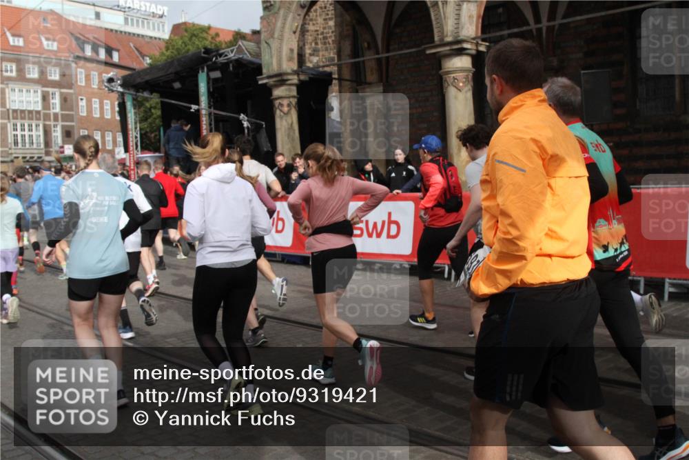 05.10.2025 - 20. swb-Marathon Bremen Yannick Fuchs http://msf.ph/oto/9319421 05.10.2025 11:36:23 Ziel  meine-sportfotos.de