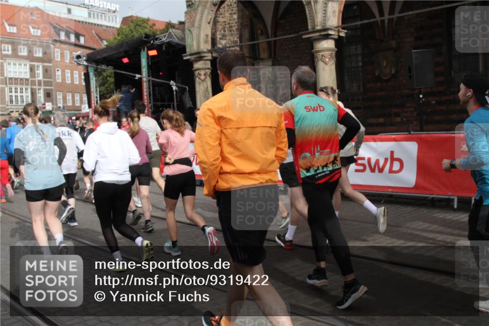 05.10.2025 - 20. swb-Marathon Bremen Yannick Fuchs http://msf.ph/oto/9319422 05.10.2025 11:36:23 Ziel  meine-sportfotos.de