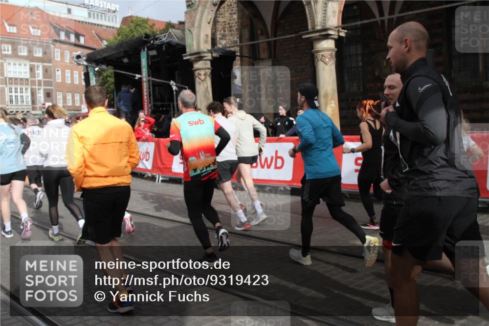05.10.2025 - 20. swb-Marathon Bremen Yannick Fuchs http://msf.ph/oto/9319423 05.10.2025 11:36:24 Ziel  meine-sportfotos.de