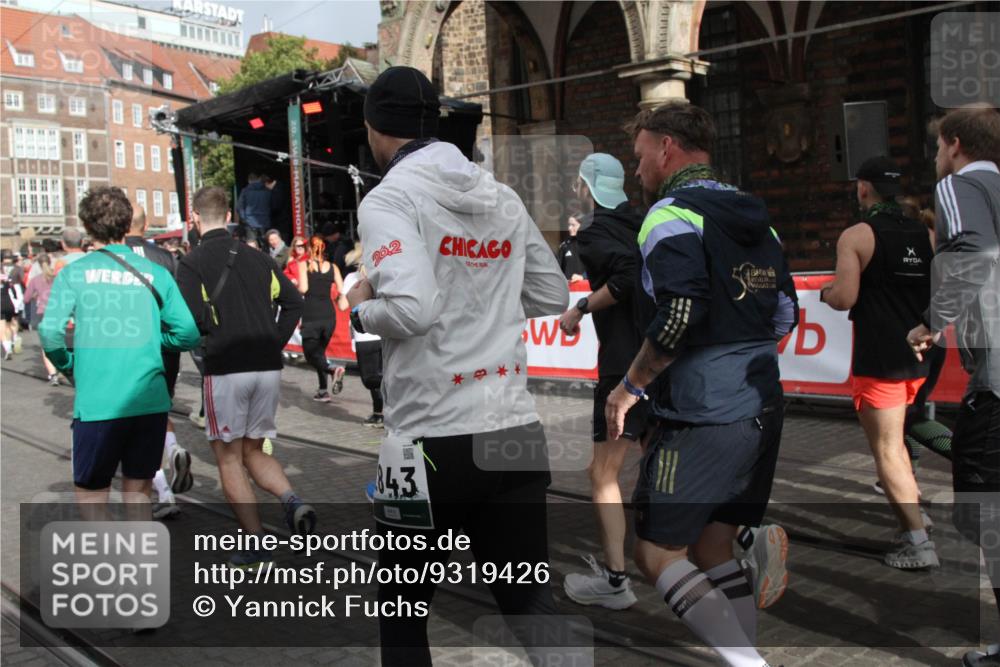 05.10.2025 - 20. swb-Marathon Bremen Yannick Fuchs http://msf.ph/oto/9319426 05.10.2025 11:36:26 Ziel  meine-sportfotos.de