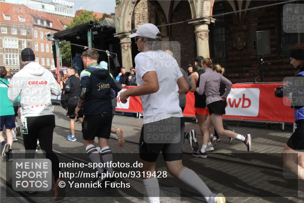 05.10.2025 - 20. swb-Marathon Bremen Yannick Fuchs http://msf.ph/oto/9319428 05.10.2025 11:36:26 Ziel  meine-sportfotos.de