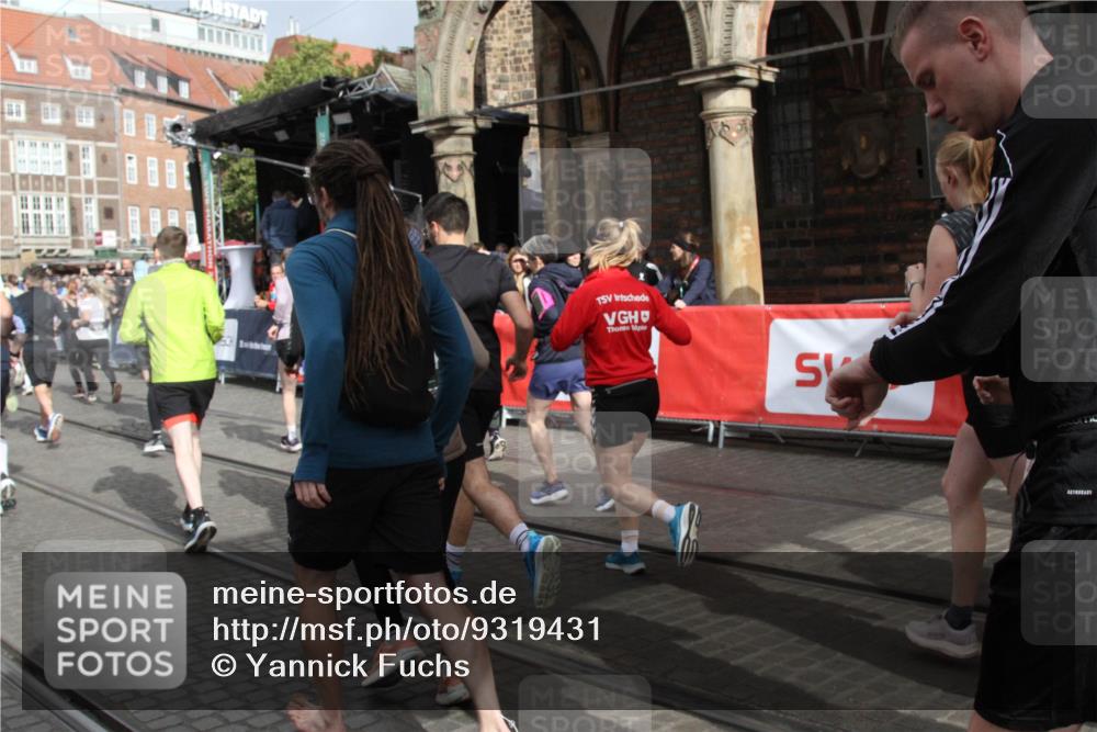 05.10.2025 - 20. swb-Marathon Bremen Yannick Fuchs http://msf.ph/oto/9319431 05.10.2025 11:36:28 Ziel  meine-sportfotos.de