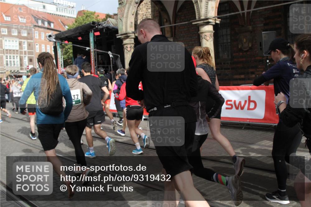 05.10.2025 - 20. swb-Marathon Bremen Yannick Fuchs http://msf.ph/oto/9319432 05.10.2025 11:36:28 Ziel  meine-sportfotos.de
