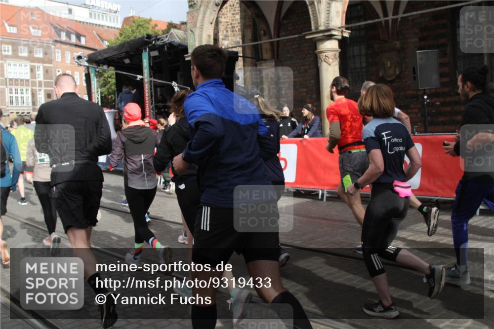 05.10.2025 - 20. swb-Marathon Bremen Yannick Fuchs http://msf.ph/oto/9319433 05.10.2025 11:36:29 Ziel  meine-sportfotos.de