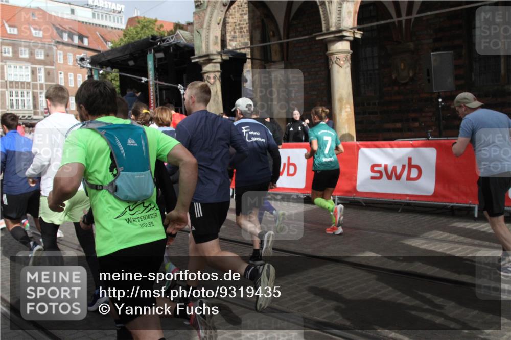 05.10.2025 - 20. swb-Marathon Bremen Yannick Fuchs http://msf.ph/oto/9319435 05.10.2025 11:36:30 Ziel  meine-sportfotos.de