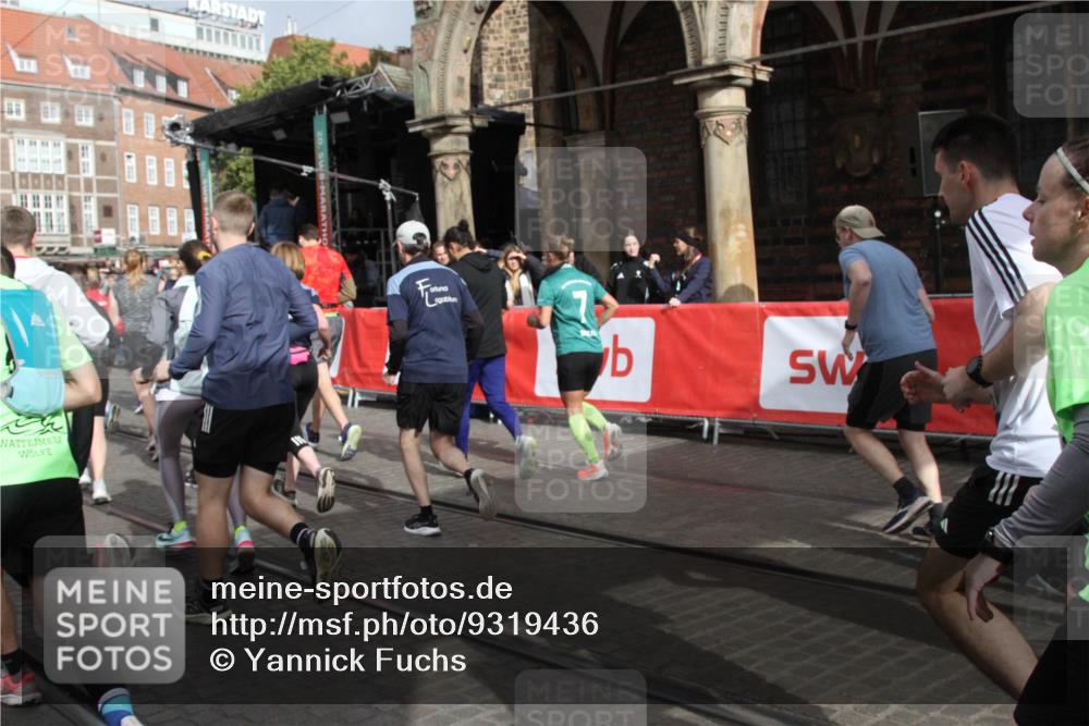 05.10.2025 - 20. swb-Marathon Bremen Yannick Fuchs http://msf.ph/oto/9319436 05.10.2025 11:36:31 Ziel  meine-sportfotos.de