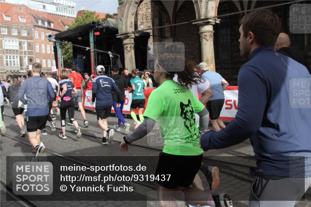 05.10.2025 - 20. swb-Marathon Bremen Yannick Fuchs http://msf.ph/oto/9319437 05.10.2025 11:36:31 Ziel  meine-sportfotos.de