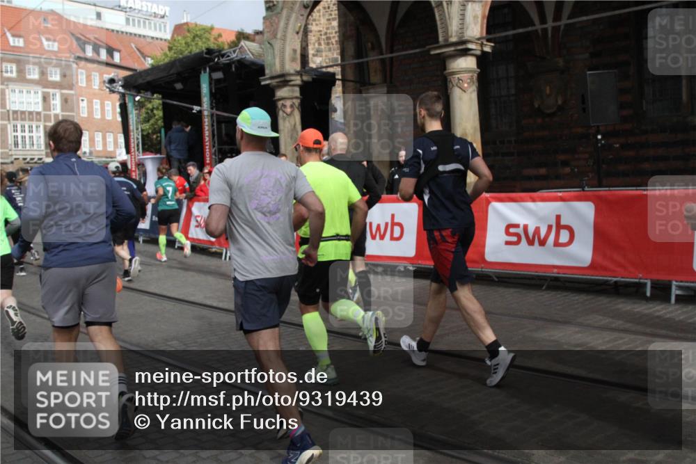 05.10.2025 - 20. swb-Marathon Bremen Yannick Fuchs http://msf.ph/oto/9319439 05.10.2025 11:36:32 Ziel  meine-sportfotos.de